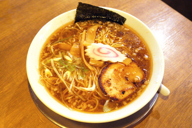 【ラーメン】24時間お手頃に飲める酒場のラーメンが、こんなにうまくて550円なことにただただ感謝:パリッコ『今週のハマりめし』第229回